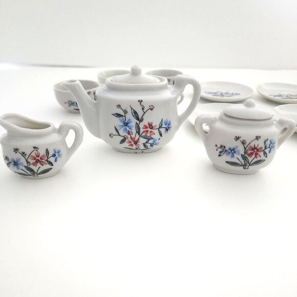 Vintage China Toy Tea Set in box flowers 4 cups saucers pot creamer sugar - Picture 7 of 8